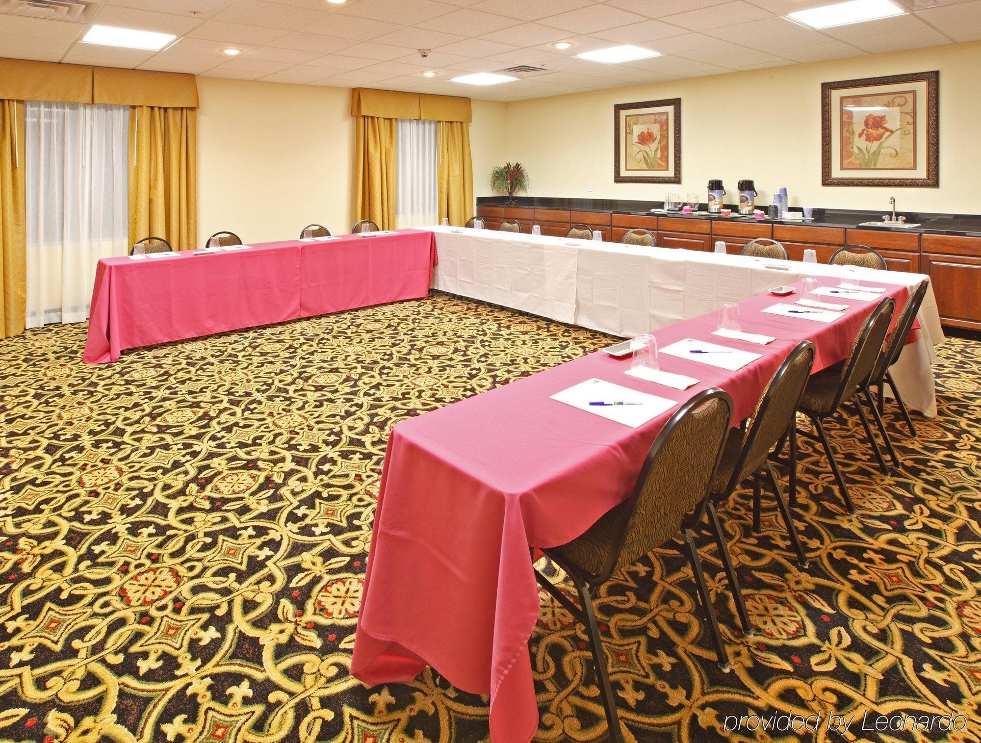 Holiday Inn Express Hotel & Suites Clarksville Kemudahan gambar
