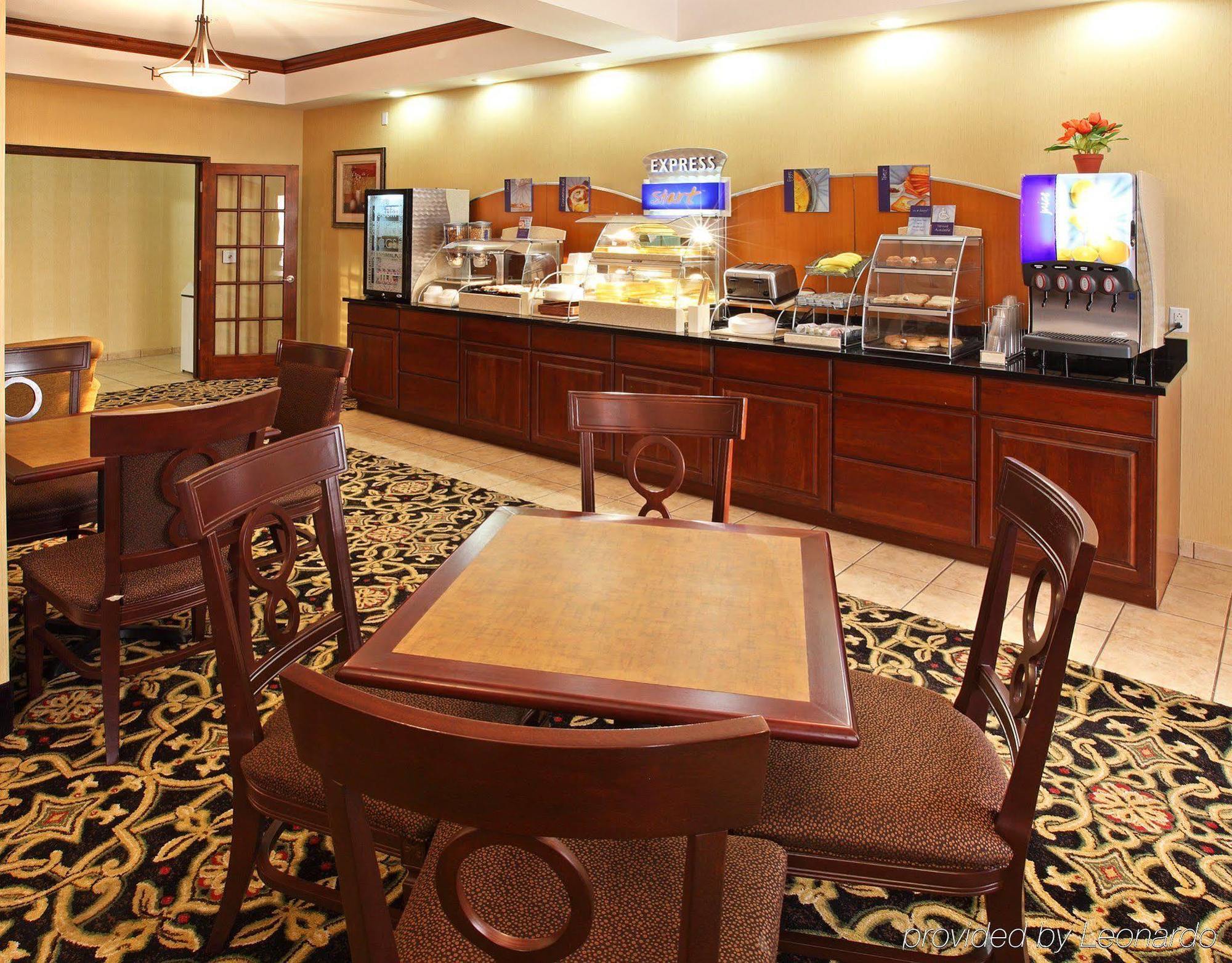 Holiday Inn Express Hotel & Suites Clarksville Luaran gambar